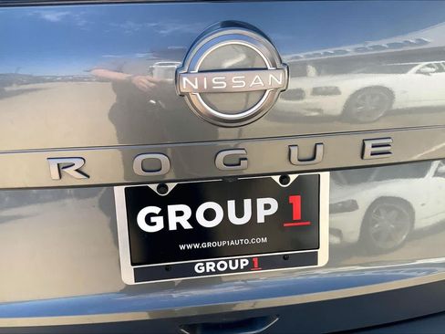 Used 2025 Nissan Rogue SV FWD image 30