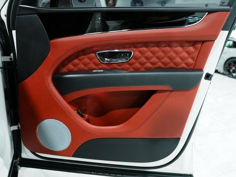 Used 2022 Bentley Bentayga Speed image 16