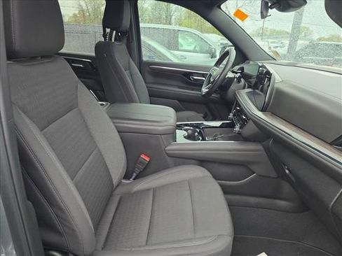 Certified 2025 Chevrolet Suburban LS image 18