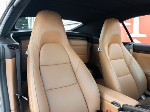 Used 2015 Porsche 911 Turbo S w/ High-end Infotainment Package AWD/4WD image 32