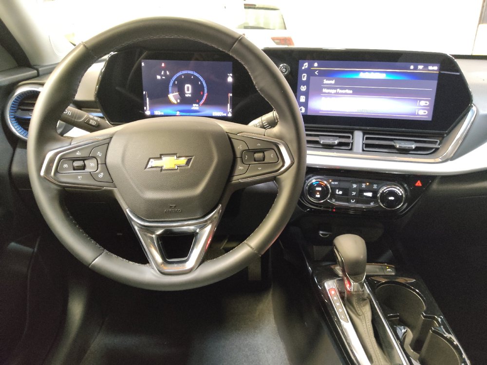 Used 2025 Chevrolet Trax LT w/ LT Convenience Package FWD image 22