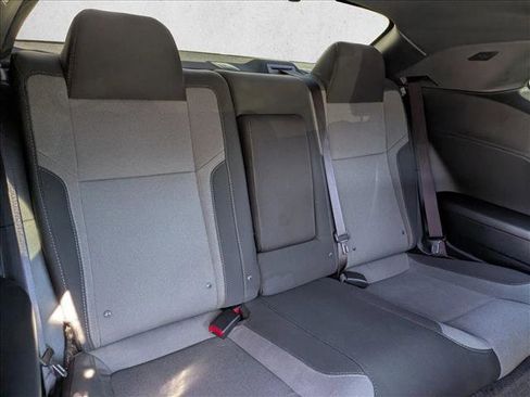 Used 2015 Dodge Challenger SXT image 15