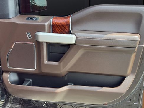 Used 2018 Ford F150 King Ranch w/ Equipment Group 601A Luxury AWD/4WD image 23