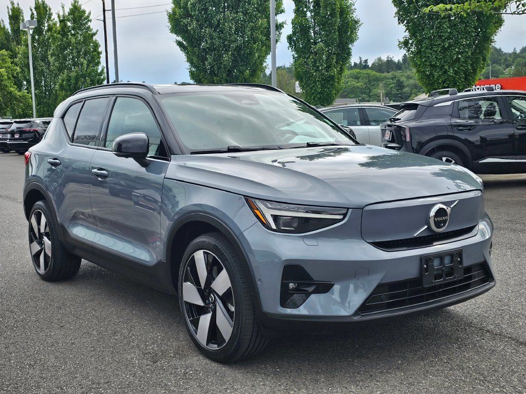 Used 2023 Volvo XC40 Recharge Ultimate AWD/4WD image 3