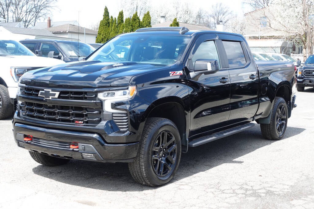 Used 2022 Chevrolet Silverado 1500 LT Trail Boss w/ LT Trail Boss Premium Package AWD/4WD image 2