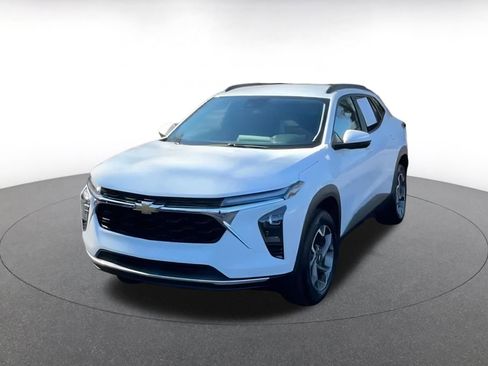 Used 2025 Chevrolet Trax LT image 7