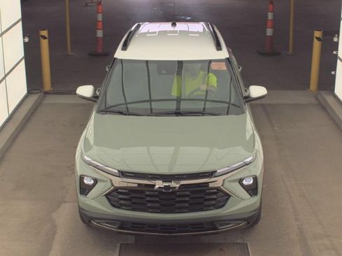 Used 2024 Chevrolet TrailBlazer ACTIV w/ Convenience Package FWD image 2