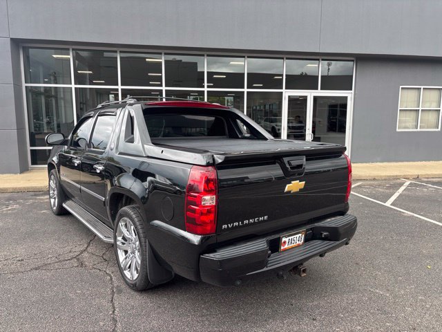 Used 2013 Chevrolet Avalanche LTZ AWD/4WD image 7