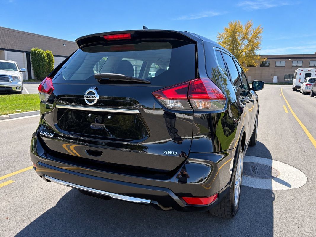 Used 2017 Nissan Rogue S AWD/4WD image 5
