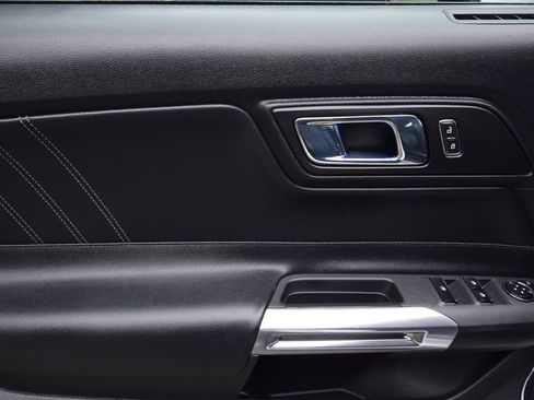 Used 2017 Ford Mustang Premium image 21