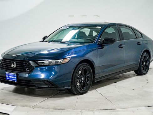 Certified 2025 Honda Accord SE image 3