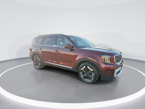 Used 2023 Kia Telluride S image 2