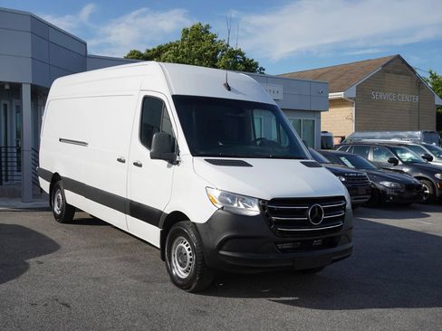 Used 2023 Mercedes-Benz Sprinter 2500 image 9