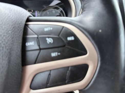 Used 2018 Jeep Cherokee Latitude w/ Altitude Package AWD/4WD image 21