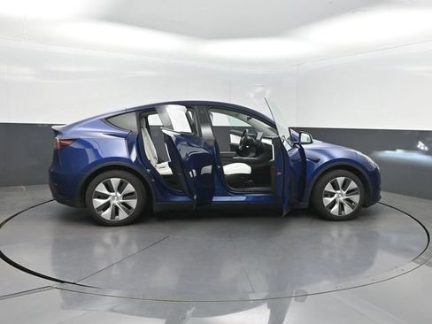 Used 2021 Tesla Model Y Long Range AWD/4WD image 26