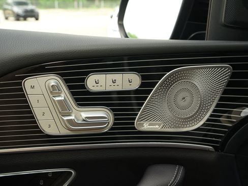 Used 2025 Mercedes-Benz GLS 450 4MATIC image 32