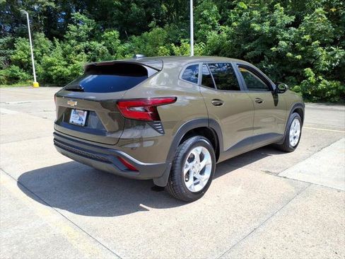 Used 2024 Chevrolet Trax LS w/ LS Convenience Package FWD image 7