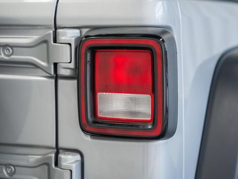 Used 2024 Jeep Wrangler Unlimited Sport AWD/4WD image 6