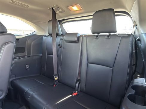 Used 2024 Toyota Highlander XLE image 18