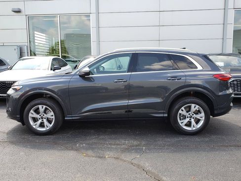 Used 2025 Audi Q5 Premium AWD/4WD image 2