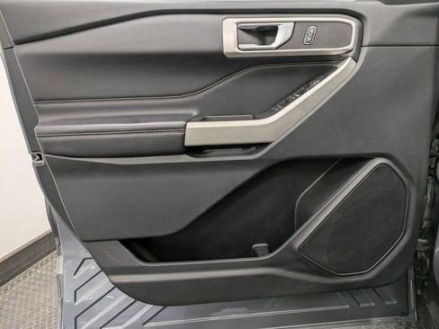 Used 2022 Ford Explorer XLT w/ Equipment Group 202A image 8