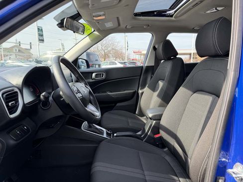 Used 2025 Hyundai Venue SEL image 12