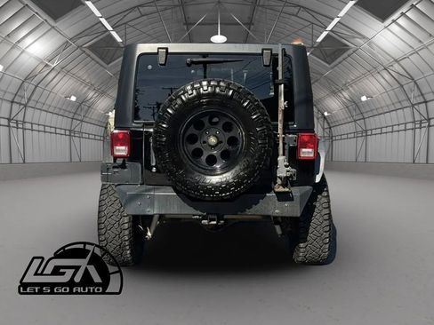 Used 2016 Jeep Wrangler Unlimited Rubicon w/ Connectivity Group AWD/4WD image 6