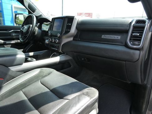 Used 2021 RAM 1500 Laramie w/ Sport Appearance Package AWD/4WD image 15