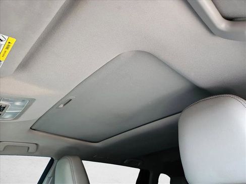 Used 2016 Toyota Highlander XLE FWD image 16