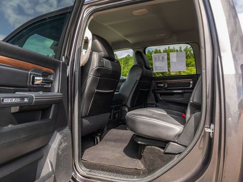 Used 2016 RAM 1500 Laramie RWD image 18