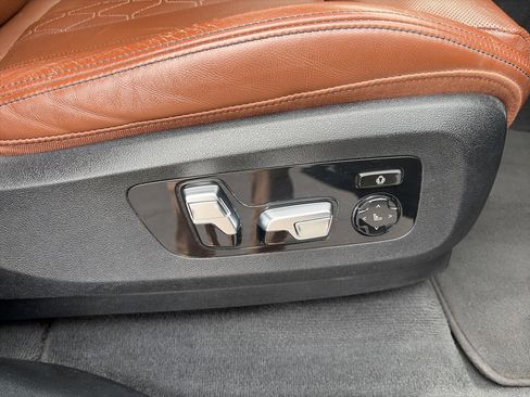 Used 2021 BMW X7 M50i AWD/4WD image 36