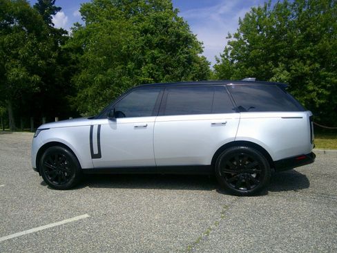 Used 2024 Land Rover Range Rover Long Wheelbase SE AWD/4WD image 12