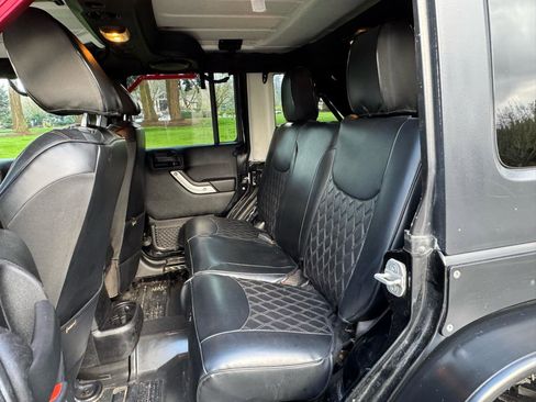 Used 2013 Jeep Wrangler Unlimited Rubicon w/ Dual Top Group image 12