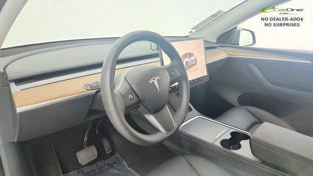 Used 2025 Tesla Model Y Long Range RWD image 33