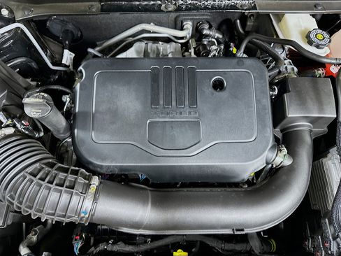 Used 2025 Chevrolet Blazer LT FWD image 33