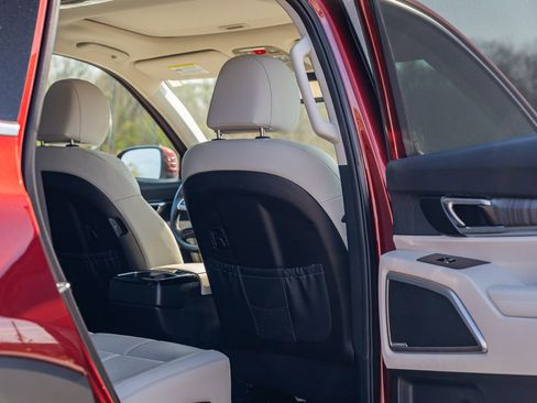 Used 2023 Kia Telluride EX w/ EX Captain's Chair Package image 14