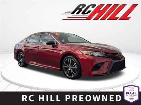 Used 2018 Toyota Camry SE image 1