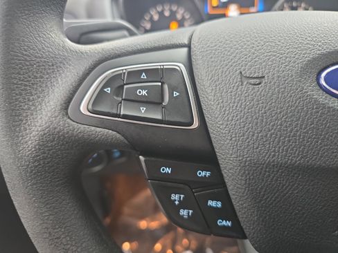 Used 2018 Ford Focus SE w/ SE Appearance Package image 16