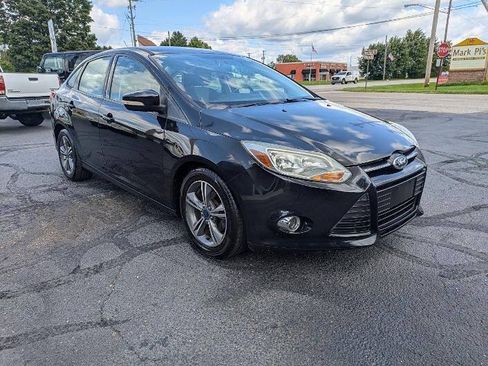Used 2014 Ford Focus SE w/ SE Sport Package FWD image 5