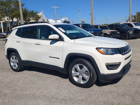 Used 2021 Jeep Compass Latitude w/ Driver Assistance Group image 2