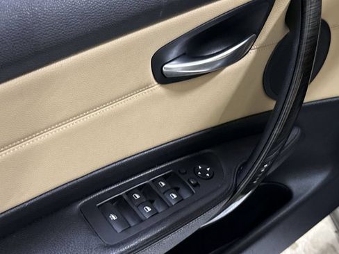 Used 2013 BMW 128i Convertible RWD image 19