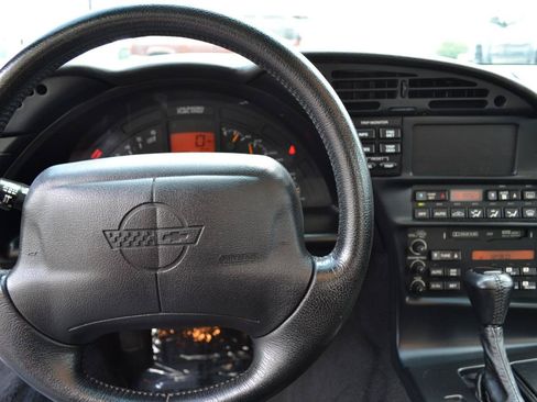 Used 1996 Chevrolet Corvette Coupe RWD image 16