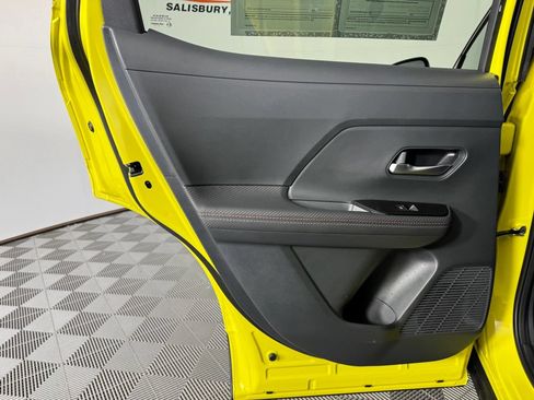 Used 2025 Nissan Kicks SR FWD image 23