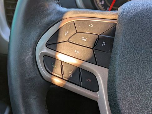 Used 2018 Jeep Cherokee Limited w/ Technology Group image 17