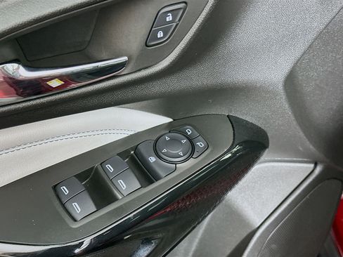 Used 2025 Chevrolet Trax LT image 15