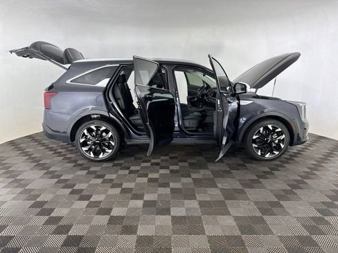 Certified 2025 Kia Sorento EX w/ Panoramic Sunroof Package FWD image 15