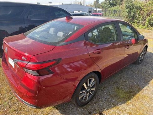 Used 2021 Nissan Versa SV FWD image 3