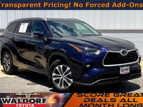 Used 2022 Toyota Highlander XLE image 1