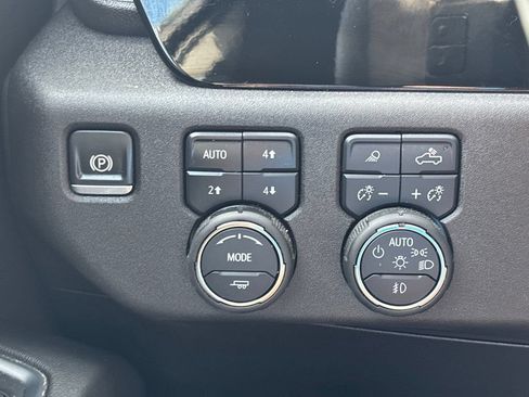Used 2025 Chevrolet Silverado 1500 LTZ w/ Z71 Off-Road Package AWD/4WD image 26