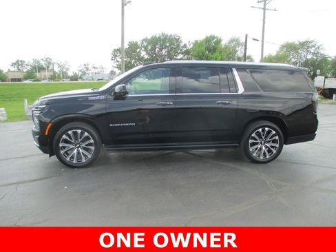 Used 2025 Chevrolet Suburban High Country AWD/4WD image 10